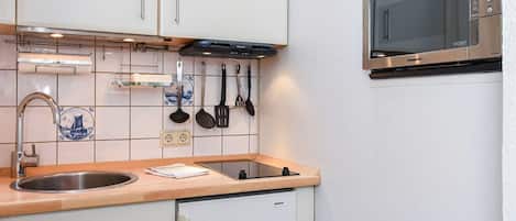 Fridge, microwave, coffee/tea maker, electric kettle