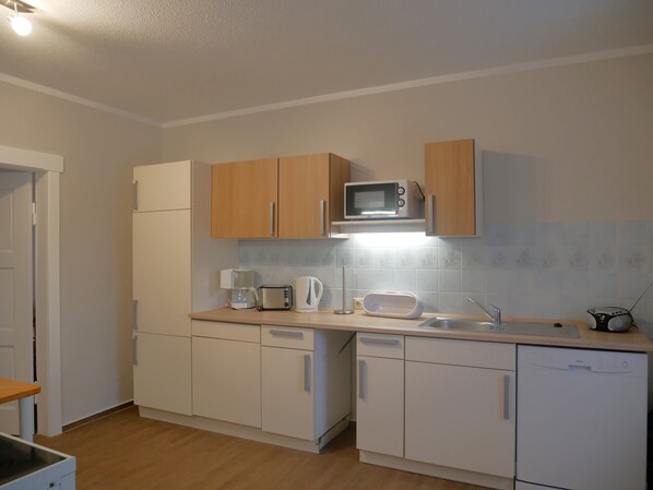 Køleskab, mikrobølgeovn, ovn, opvaskemaskine