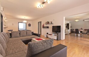 Televisie en een open haard