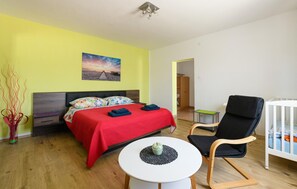 5 slaapkamers, reisbedje, gratis wifi, beddengoed