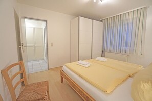 1 bedroom, WiFi, bed sheets
