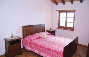 2 bedrooms, travel crib, free WiFi, bed sheets - Nice home in Camaiore LU with private swimming pool, can be inside or outside (Camaiore LU)