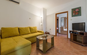 TV, fireplace, DVD player - 3 bedroom beautiful apartment in Porec (Porec)