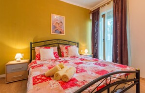 3 bedrooms, free WiFi, bed sheets - Cozy apartment in Porec with kitchen (Porec)