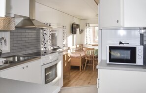 Fridge, microwave, stovetop, dishwasher - 2 bedroom awesome home in Sölvesborg (Sölvesborg)
