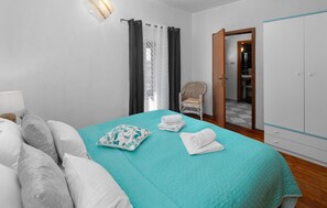 4 bedrooms, free WiFi, bed sheets - Gorgeous home in Vodnjan-Kacana (Vodnjan-Kacana)