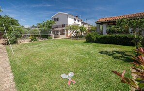 Property grounds - Gorgeous home in Vodnjan-Kacana (Vodnjan-Kacana)