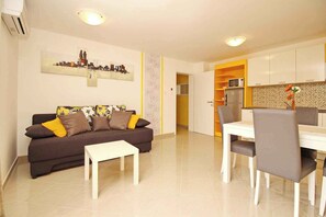 TV - Holiday apartment mit Pool (Baška)