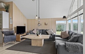 Fernseher, Kamin, DVD-Player