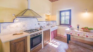 A kitchen with a gas stove, oven, and a window. - Beautiful home in Aramengo (AT) (Aramengo (AT))