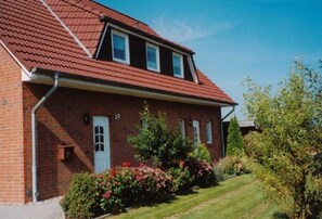 Unclassified image, 2 of 11, button