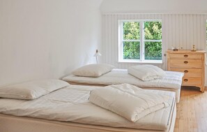 4 bedrooms, travel cot, free WiFi
