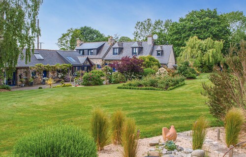 Awesome home in Trézélan/Bégard