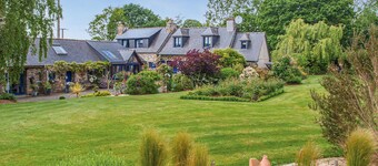 Awesome home in Trézélan/Bégard