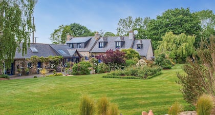 Awesome home in Trézélan/Bégard