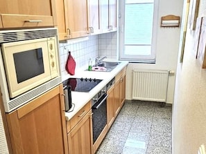 Kühlschrank, Mikrowelle, Ofen, Geschirrspüler