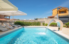 A heated pool - Beautiful apartment in Hr-52215 Vodnjan (Hr-52215 Vodnjan)