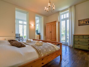 2 bedrooms, WiFi, bed sheets