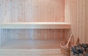 Sauna - Cozy home in Oksbøl with sauna (Oksbøl)