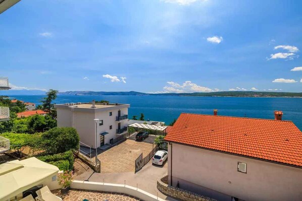 Exterior - Holiday apartment with communal pool and balcony (Crikvenica)