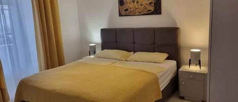 3 عدّة غرف نوم وخدمة الإنترنت