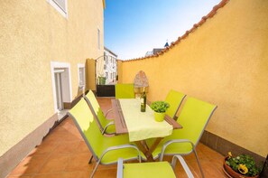 屋外ダイニングエリア