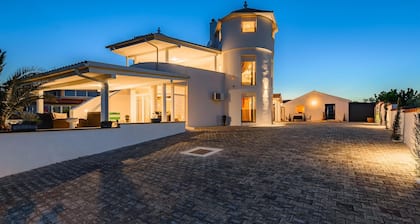 Amazing home in Valtursko Polje