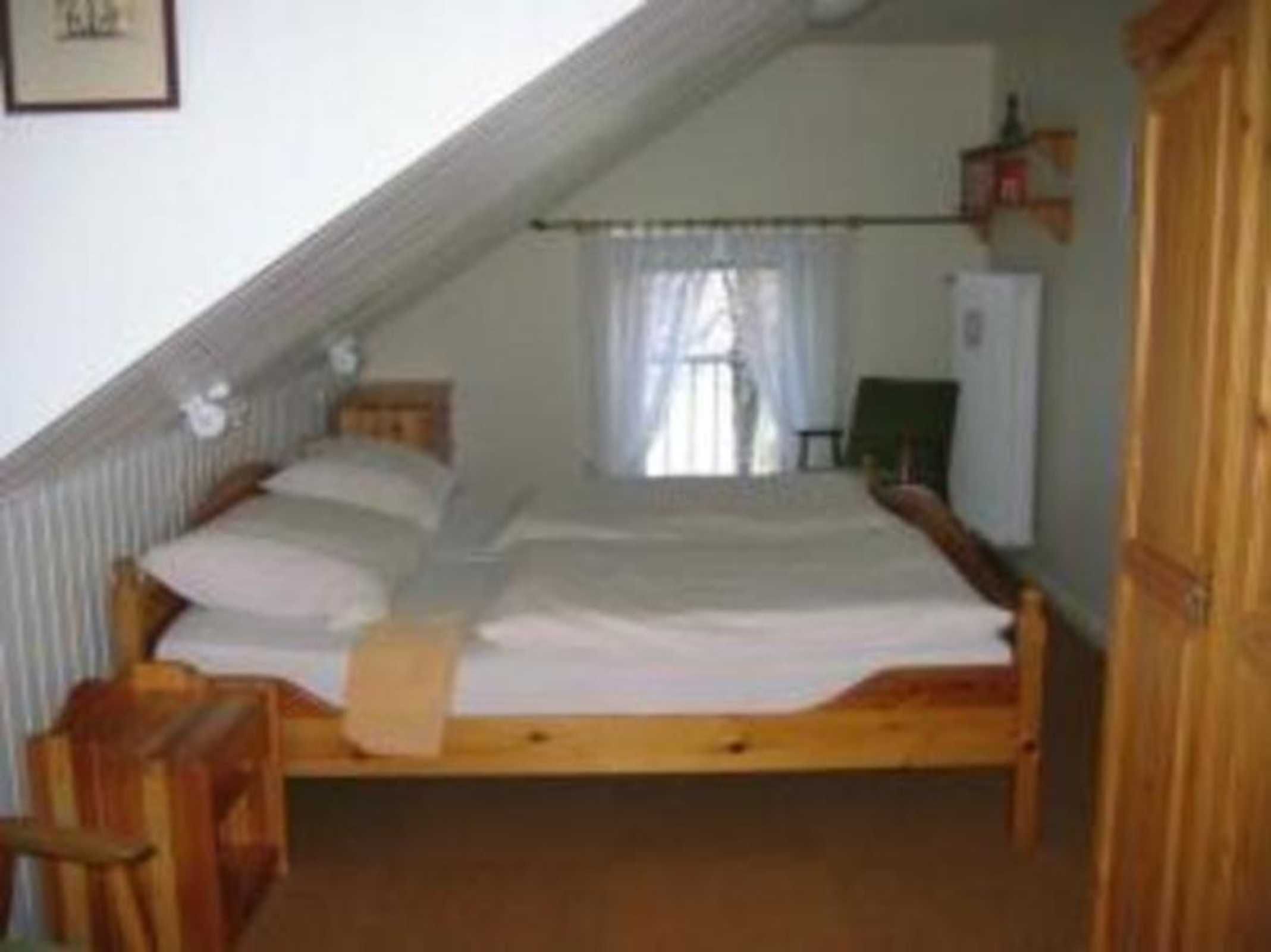 2 bedrooms, in-room safe, desk, travel cot