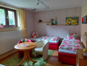 1 bedroom, bed sheets