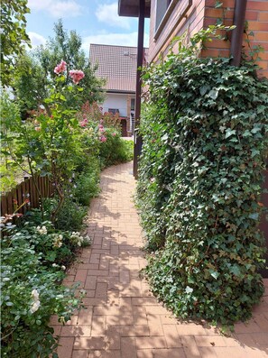 Unclassified image, 2 of 13, button