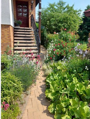 Unclassified image, 3 of 13, button