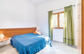 6 Schlafzimmer, Reisekinderbett