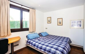 6 bedrooms, free WiFi, bed sheets
