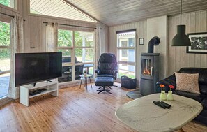 Smart TV, fireplace, DVD player