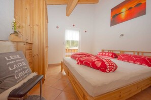 2 bedrooms, in-room safe, WiFi, bed sheets - Apart LÄRCHE - Farm VALRUNZHOF - directly at the SEILBAHNCENTER (Nauders)