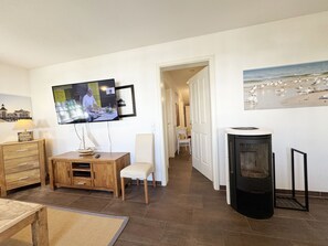 Interior - Apartment 04 with fireplace, balcony & sea view - A: Haus Strandkiefer - close to the beach (Baabe)