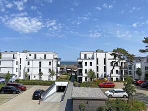 Unclassified image, 3 of 39, button