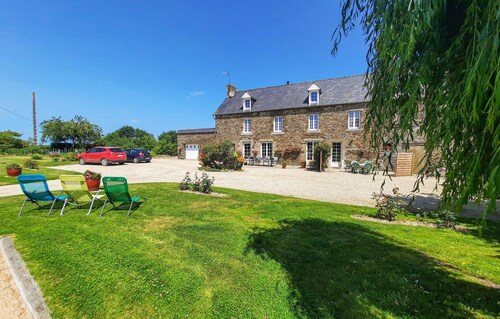 Cozy apartment in Roz-Landrieux
