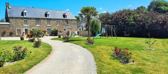 Gorgeous apartment in Roz-Landrieux with WiFi