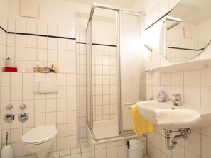 Douche, serviettes fournies