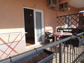 تناول الطعام بالخارج