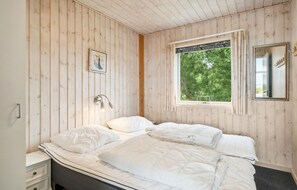 5 bedrooms, travel cot, free WiFi