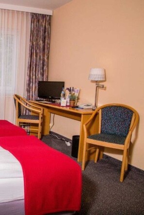 1 Schlafzimmer, Schreibtisch, WLAN, Bettwäsche