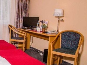 Unclassified image, 4 of 5, button - Standard Single Room - Hotel Am Tierpark *** (Güstrow)