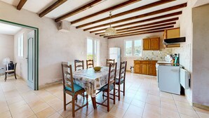 A dining area with a table, chairs, and a ceiling fan. There is a kitchen area with cabinets and a refrigerator. - 3 bedroom awesome home in Bédoin (Bédoin)