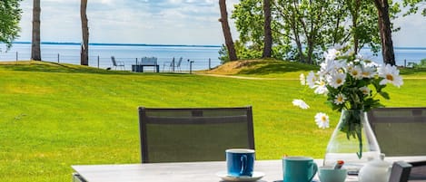 屋外ダイニングエリア