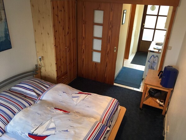 1 bedroom, bed sheets