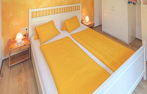 2 bedrooms, travel crib, free WiFi, bed sheets