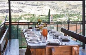Outdoor dining - Stunning apartment in Srinjine (Srinjine)