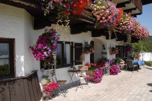 Outdoor dining - FW Haflinger - Hof Roßruck (Fischbachau)